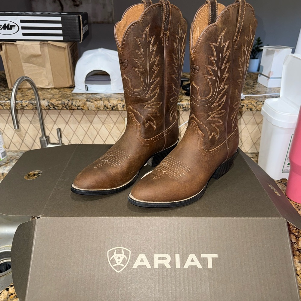 SOLD Women’s Heritage Ariat Leather Western Boots